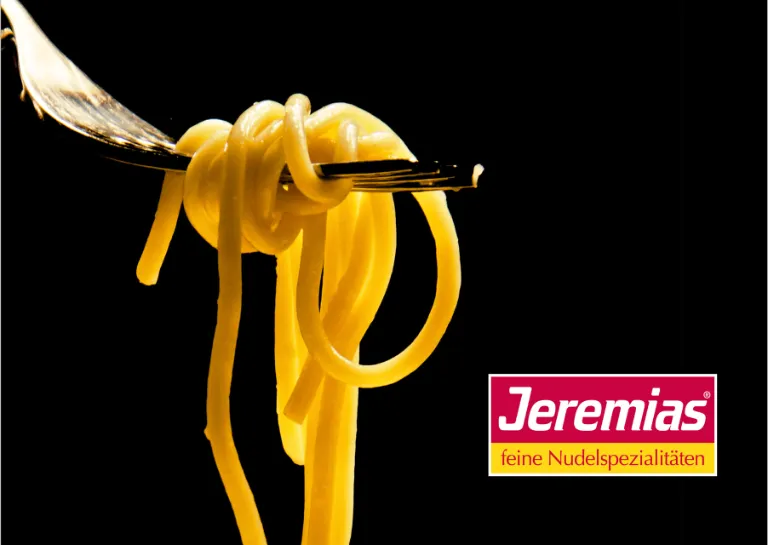 Eine Gabel mit frisch gekochten Spaghetti der Jeremias Teigwarenfabrik 